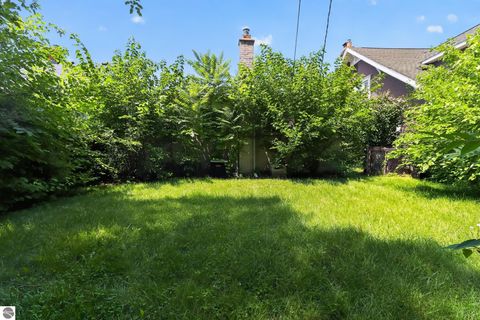 Tiny photo for 604 Lockwood Road, Royal Oak, MI 48067 (MLS # 1947984)