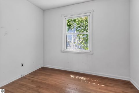 Tiny photo for 604 Lockwood Road, Royal Oak, MI 48067 (MLS # 1947984)