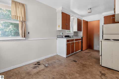 Tiny photo for 604 Lockwood Road, Royal Oak, MI 48067 (MLS # 1947984)