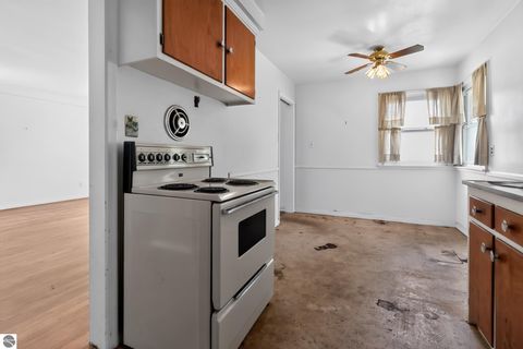 Tiny photo for 604 Lockwood Road, Royal Oak, MI 48067 (MLS # 1947984)