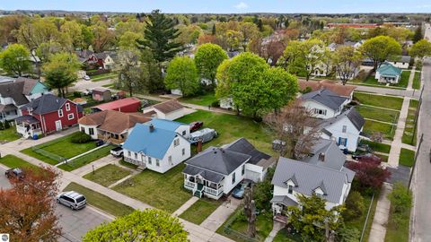 Tiny photo for 865 Farrar Street, Cadillac, MI 49601 (MLS # 1945260)