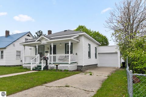 Photo of 865 Farrar Street, Cadillac, MI 49601 (MLS # 1945260)
