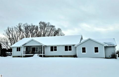 Photo of 90 Flanders Road, Charlotte, MI 48813 (MLS # 1942162)