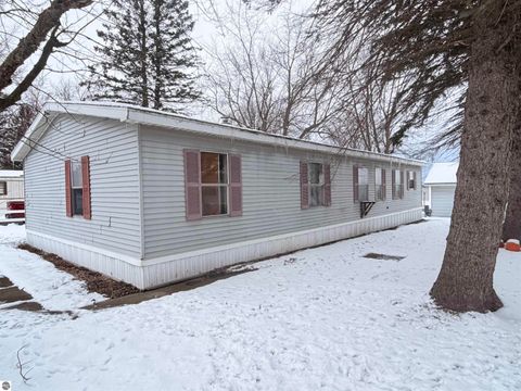 Photo of 452 Elm Street #6, Breckenridge, MI 48615 (MLS # 1941484)