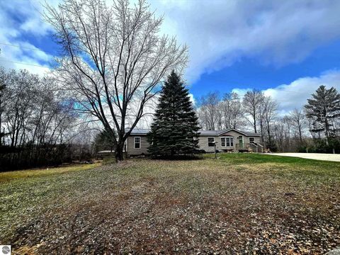 Tiny photo for 6939 170th Avenue, Stanwood, MI 49326 (MLS # 1943388)
