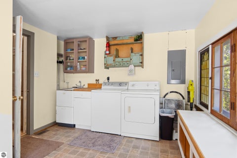 Tiny photo for 123 E Sixteenth Street, Traverse City, MI 49684 (MLS # 1947603)