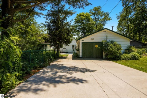 Tiny photo for 123 E Sixteenth Street, Traverse City, MI 49684 (MLS # 1947603)