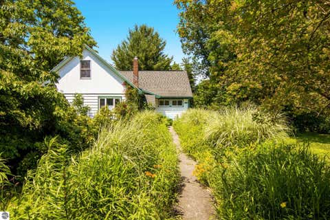 Tiny photo for 123 E Sixteenth Street, Traverse City, MI 49684 (MLS # 1947603)