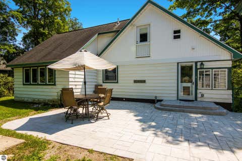 Tiny photo for 123 E Sixteenth Street, Traverse City, MI 49684 (MLS # 1947603)