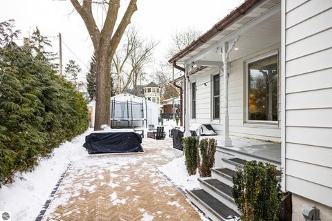 Tiny photo for 507 Fifth Street, Traverse City, MI 49684 (MLS # 1941795)