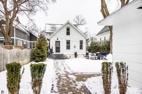 Tiny photo for 507 Fifth Street, Traverse City, MI 49684 (MLS # 1941795)