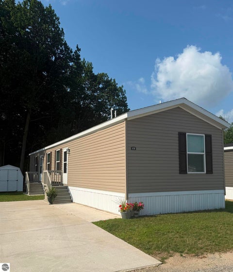 Photo of 1178 Ironstone Drive, Mt Pleasant, MI 48858 (MLS # 1947401)