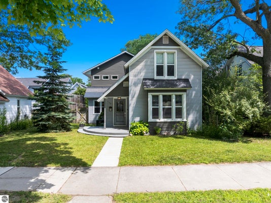 723 WASHINGTON ST, TRAVERSE CITY, MI 49686 - Image fcaeb4e3c6e9c4e0763dd23214177d3e/2581514703