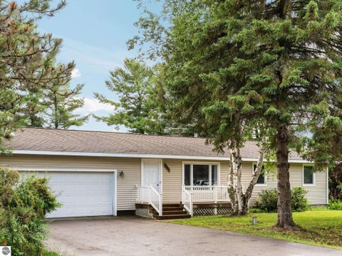 Photo of 3039 Marmac Avenue, Traverse City, MI 49684 (MLS # 1947728)