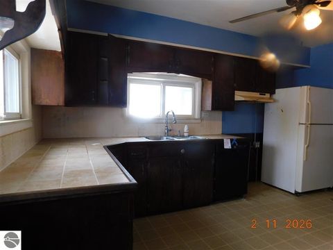 Tiny photo for 825 Wallace Street, Cadillac, MI 49601 (MLS # 1942453)