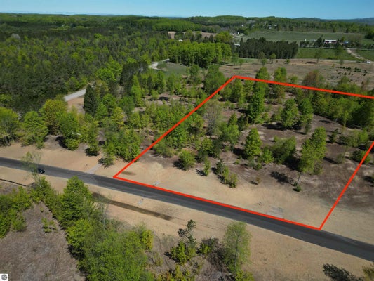 ADDRESS PRIVATE, MAPLE CITY, MI 49664 - Image fe45fb01dbba4bd502ee2bc5900670e1/798391562