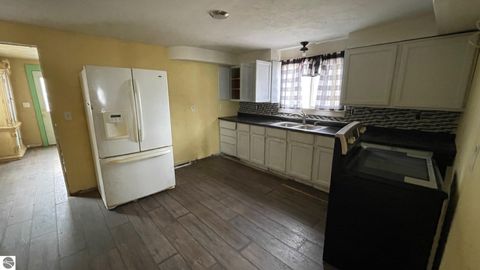 Tiny photo for 108 S Pine, St Louis, MI 48880 (MLS # 1942937)