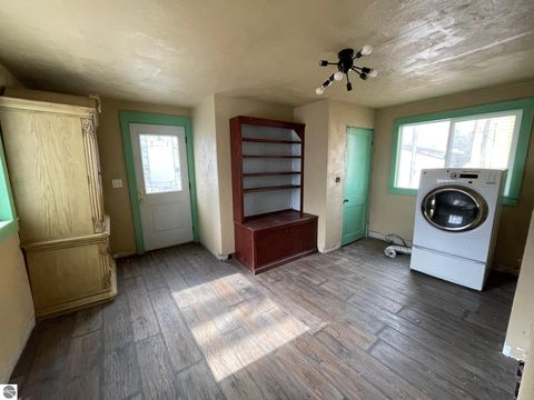 Tiny photo for 108 S Pine, St Louis, MI 48880 (MLS # 1942937)