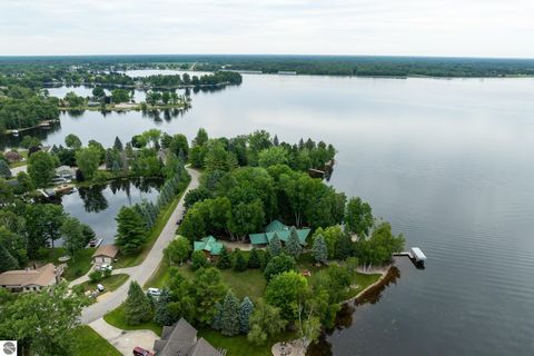 Tiny photo for 2095 Middle Haven Drive, Gladwin, MI 48624 (MLS # 1947189)