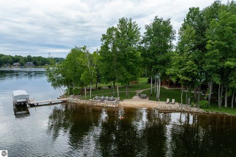 Tiny photo for 2095 Middle Haven Drive, Gladwin, MI 48624 (MLS # 1947189)