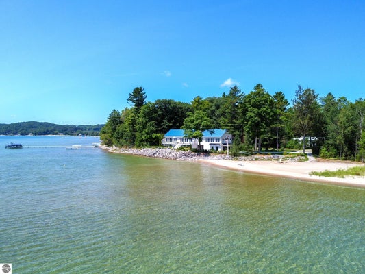 3729 S LEE POINT RD, SUTTONS BAY, MI 49682 - Image ffd68b380c9e7e2fc51cc9444cbefd7b/3955101440