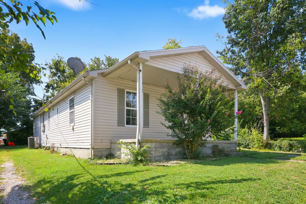 Photo of 402 Elm Street, Richmond, KY 40475 (MLS # 26025791)