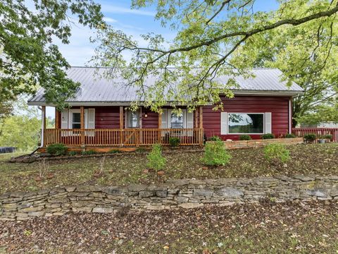 Photo of 1059 Cummins Lane, Cynthiana, KY 41031 (MLS # 25503047)