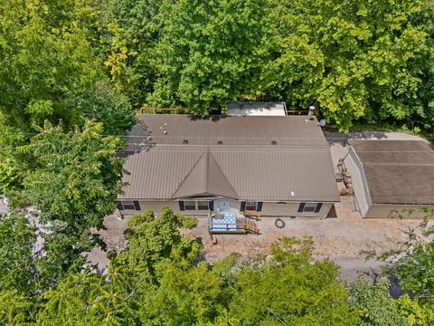 Photo of 586 Spruce Street, Burnside, KY 42519 (MLS # 25015525)