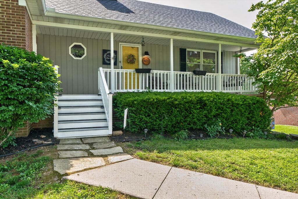 Photo of 103 Hager Court, Wilmore, KY 40390 (MLS # 26012568)