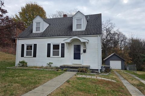 Photo of 311 Jefferson Street, Glasgow, KY 42141 (MLS # 25506494)