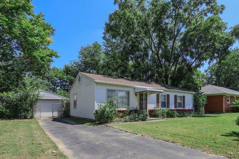 Photo of 607 Kent Drive, Lexington, KY 40505 (MLS # 25018777)