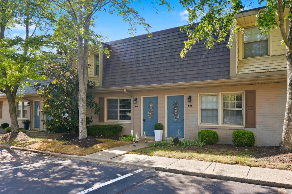 Photo of 214 Regency Point Path, Lexington, KY 40503 (MLS # 26025835)