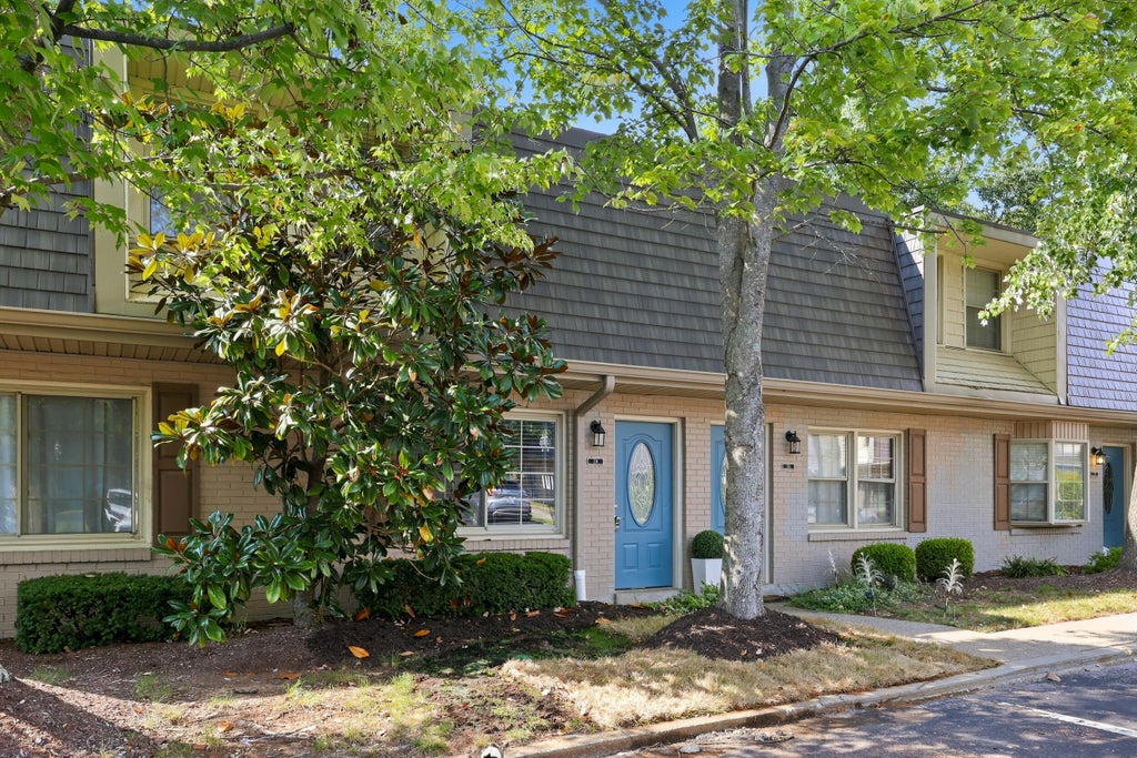 Photo of 214 Regency Point Path, Lexington, KY 40503 (MLS # 26025835)