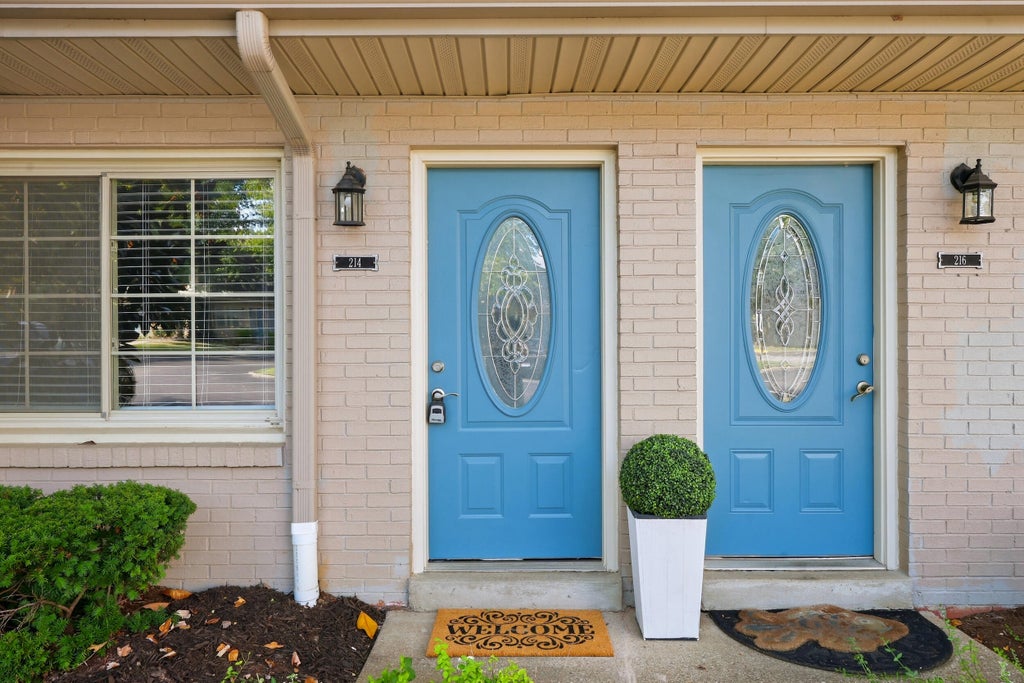 Photo of 214 Regency Point Path, Lexington, KY 40503 (MLS # 26025835)