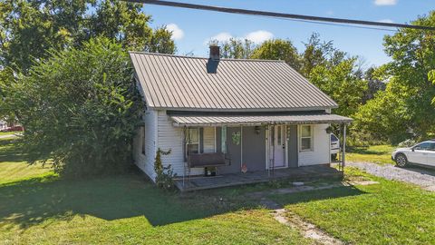 Photo of 2027 Wisemantown, Irvine, KY 40336 (MLS # 25503718)