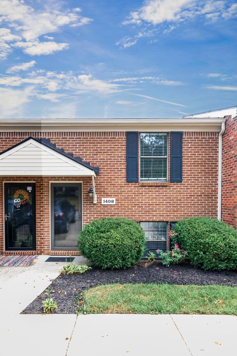 Photo of 1408 Hartland Woods Way, Lexington, KY 40515 (MLS # 25502326)