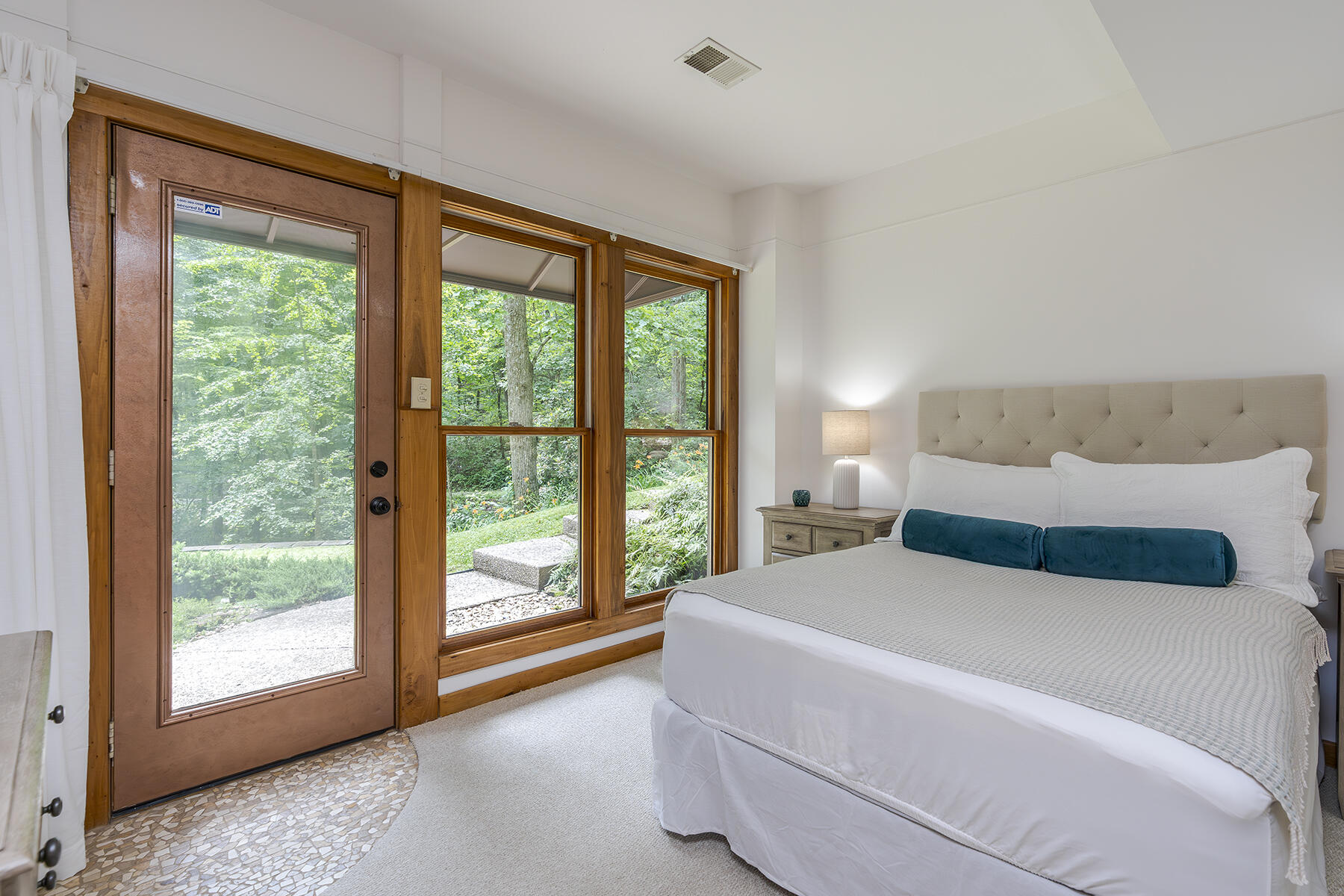 Berea, Kentucky 40403, United States, 3 Bedrooms Bedrooms, ,2 BathroomsBathrooms,Residential,Contingent,154225