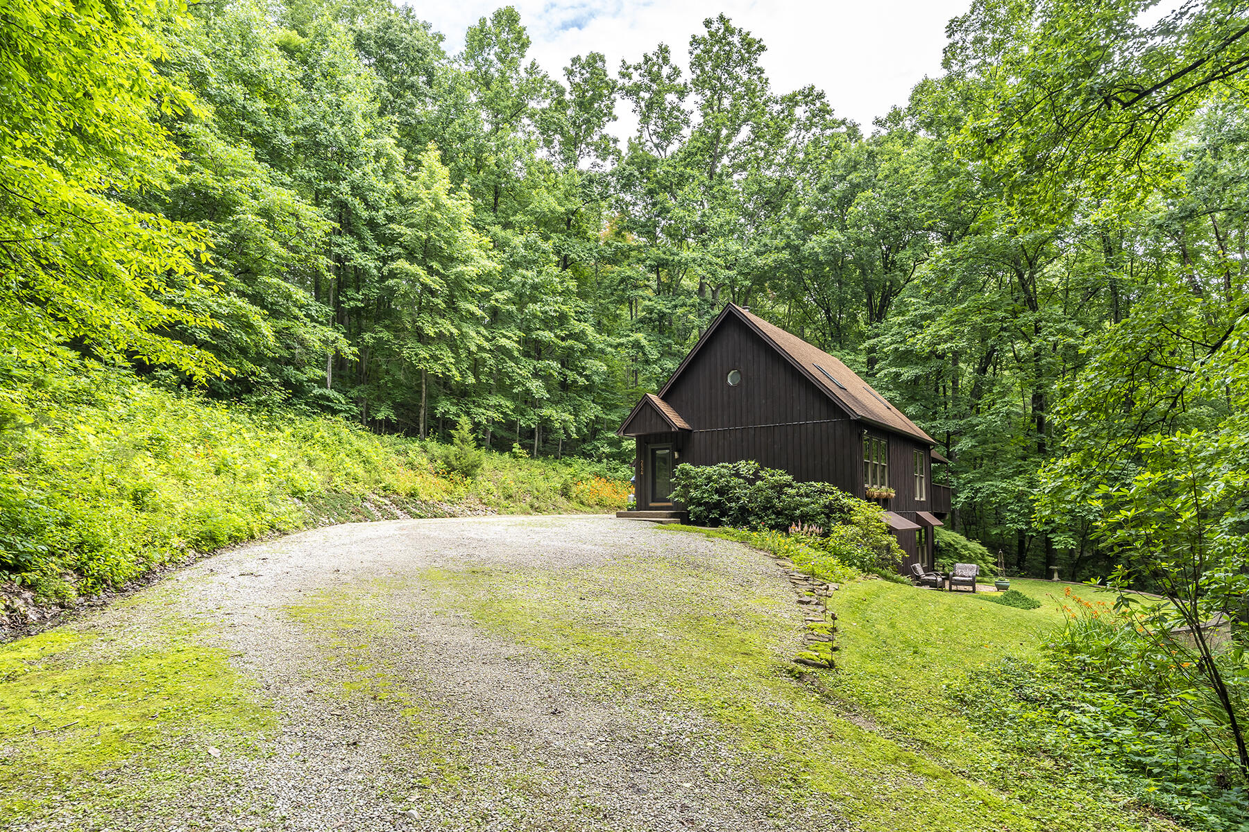 Berea, Kentucky 40403, United States, 3 Bedrooms Bedrooms, ,2 BathroomsBathrooms,Residential,Contingent,154225