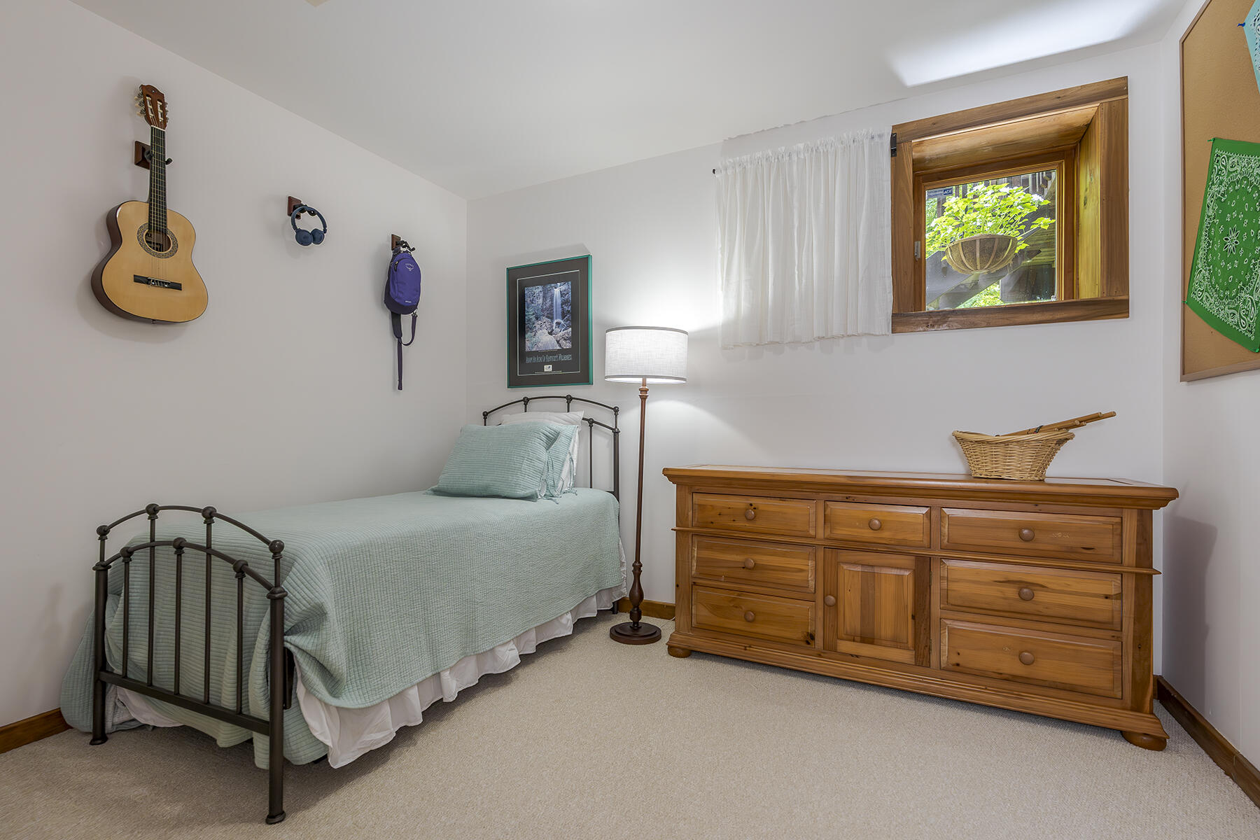 Berea, Kentucky 40403, United States, 3 Bedrooms Bedrooms, ,2 BathroomsBathrooms,Residential,Contingent,154225