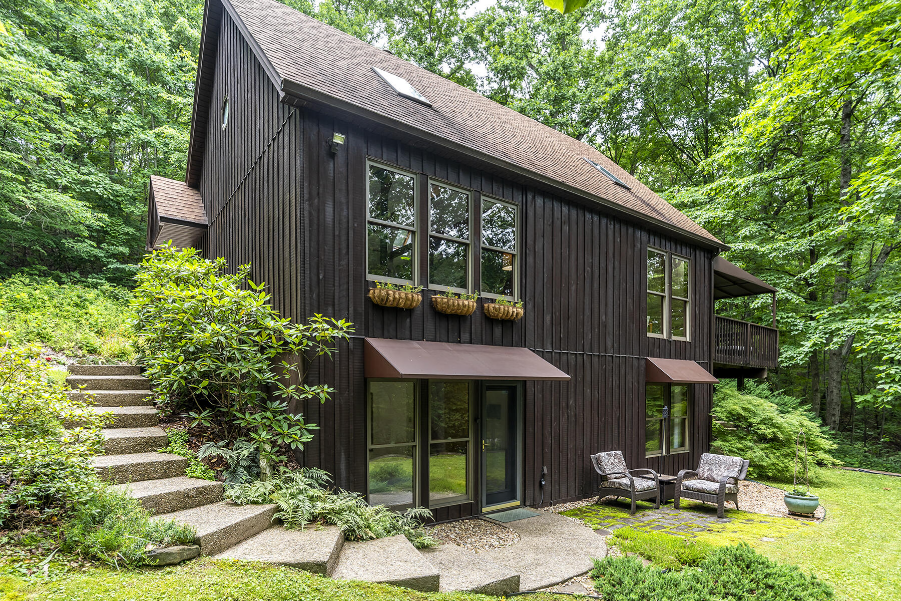 Berea, Kentucky 40403, United States, 3 Bedrooms Bedrooms, ,2 BathroomsBathrooms,Residential,Contingent,154225