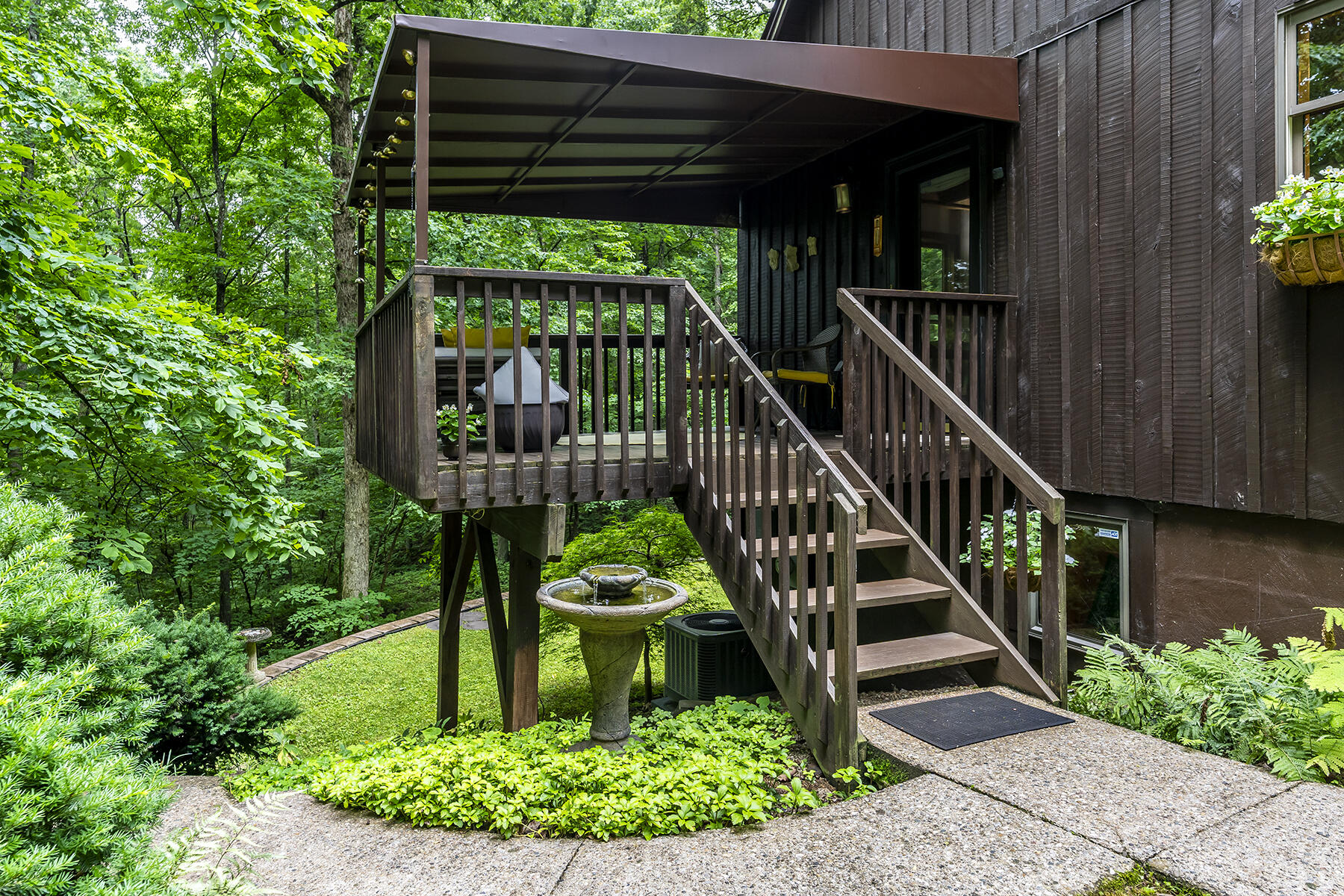 Berea, Kentucky 40403, United States, 3 Bedrooms Bedrooms, ,2 BathroomsBathrooms,Residential,Contingent,154225