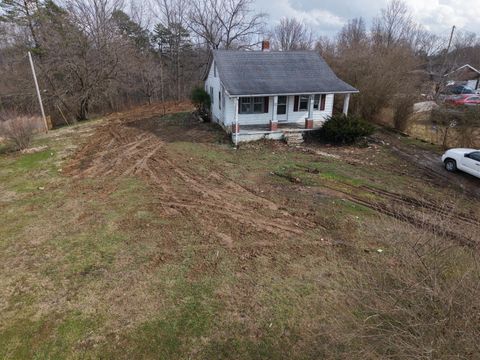 3326 KY-52 Beattyville KY 41311