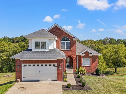 Photo of 304 Blue Spruce Drive, Frankfort, KY 40601 (MLS # 25501303)