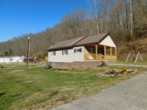 Photo of 2885 KY-215, Evarts, KY 40828 (MLS # 25508016)