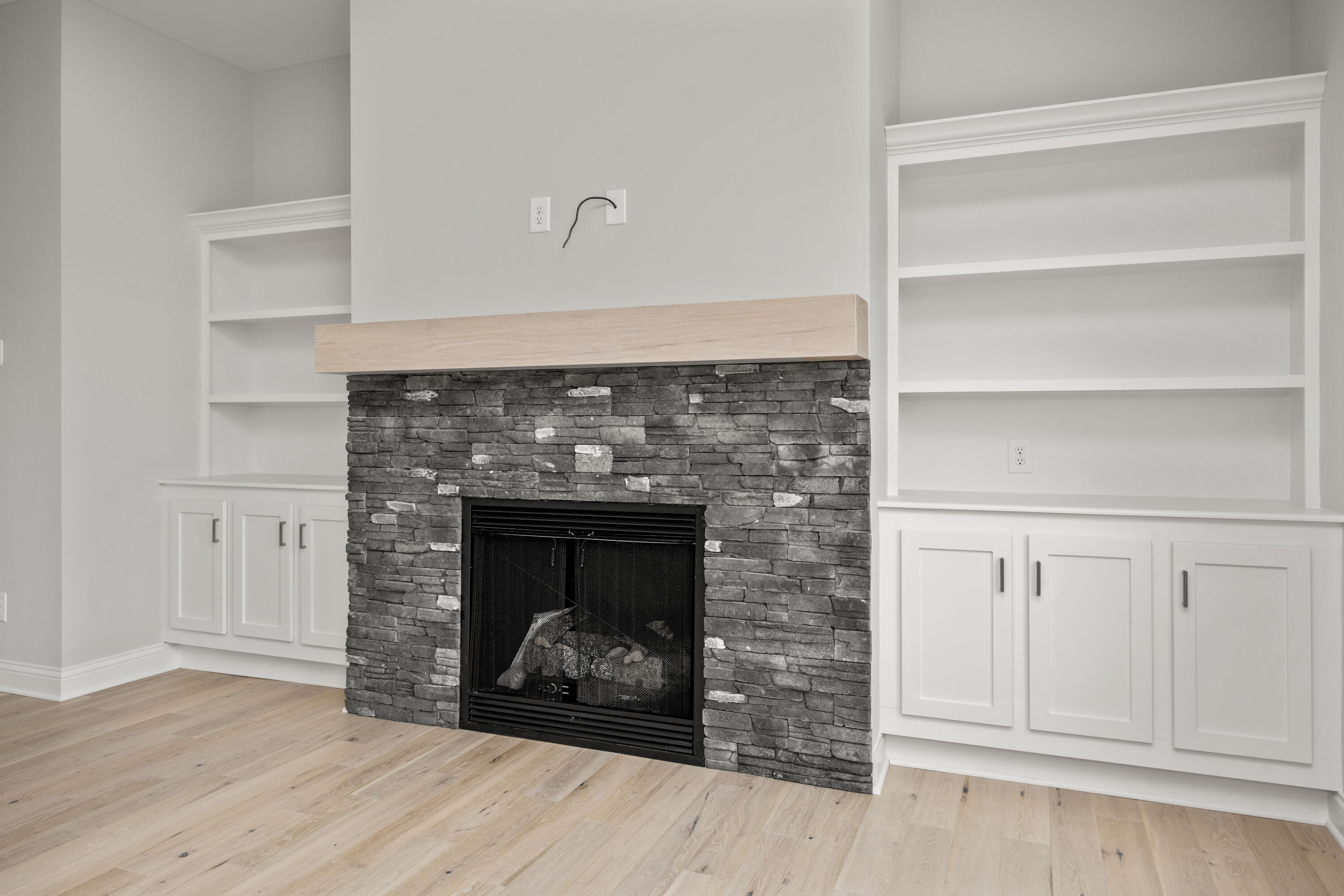 Richmond, Kentucky 40475, United States, 3 Bedrooms Bedrooms, ,2 BathroomsBathrooms,Residential,Pending,172694