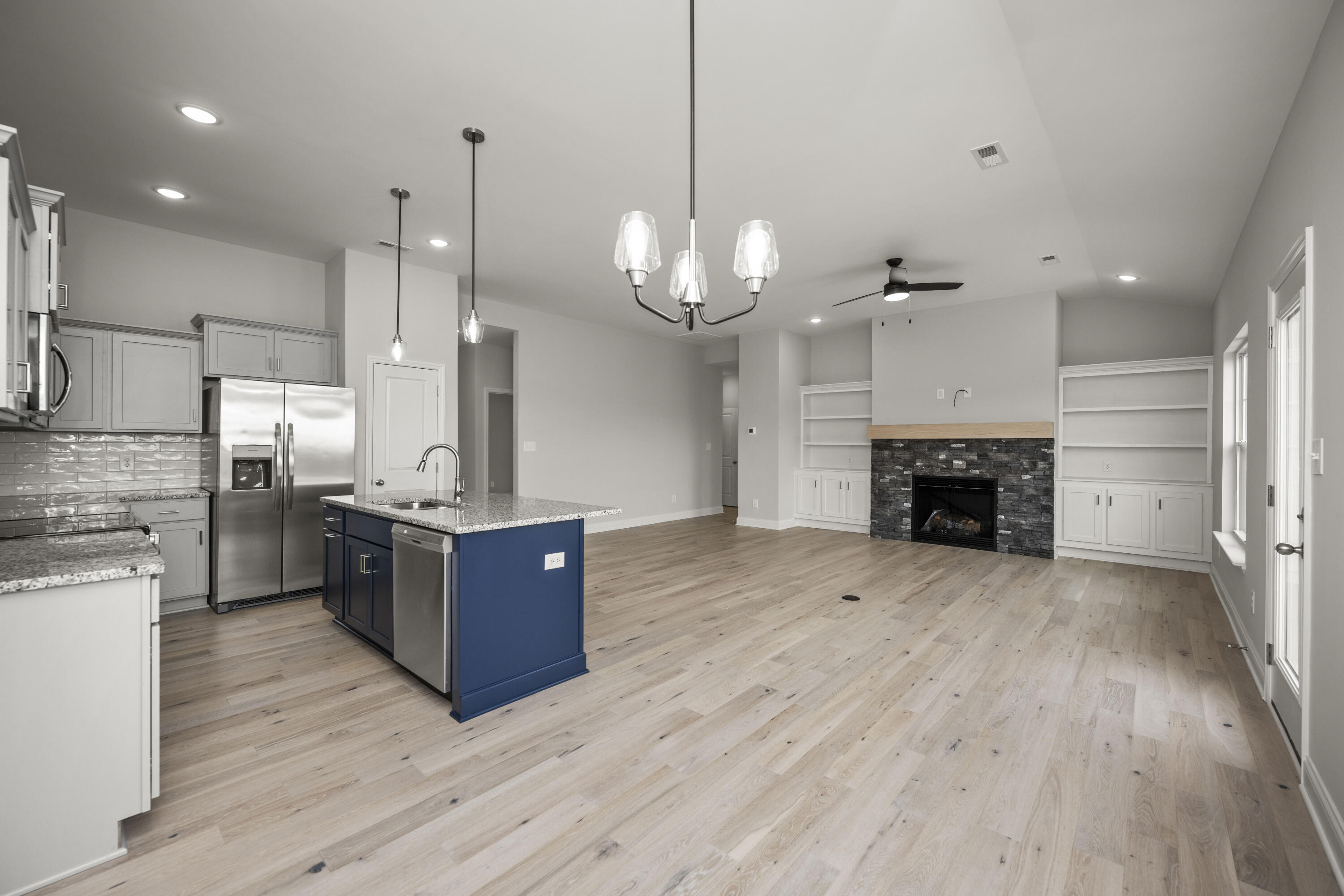 Richmond, Kentucky 40475, United States, 3 Bedrooms Bedrooms, ,2 BathroomsBathrooms,Residential,Pending,172694