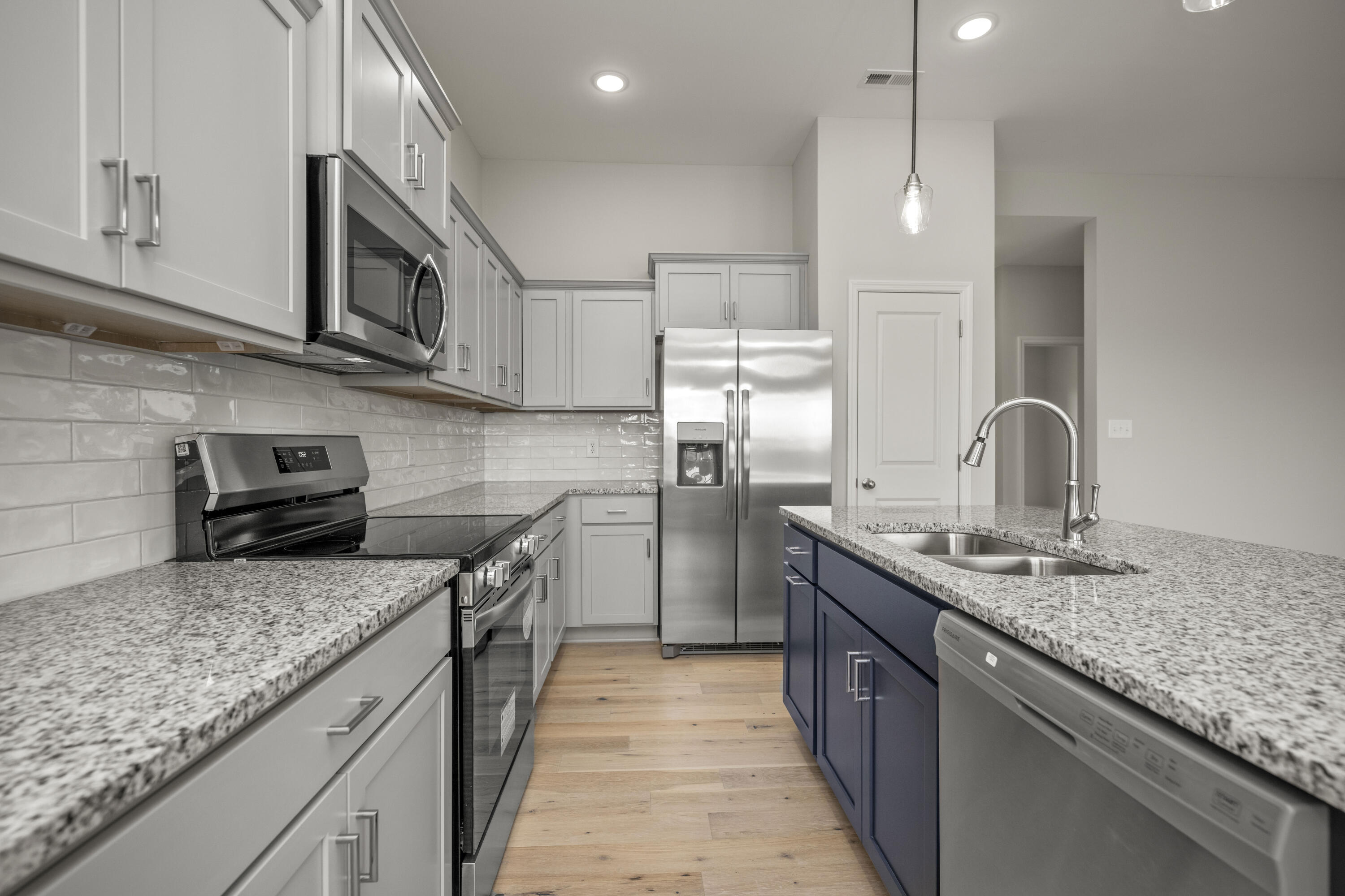 Richmond, Kentucky 40475, United States, 3 Bedrooms Bedrooms, ,2 BathroomsBathrooms,Residential,Pending,172694