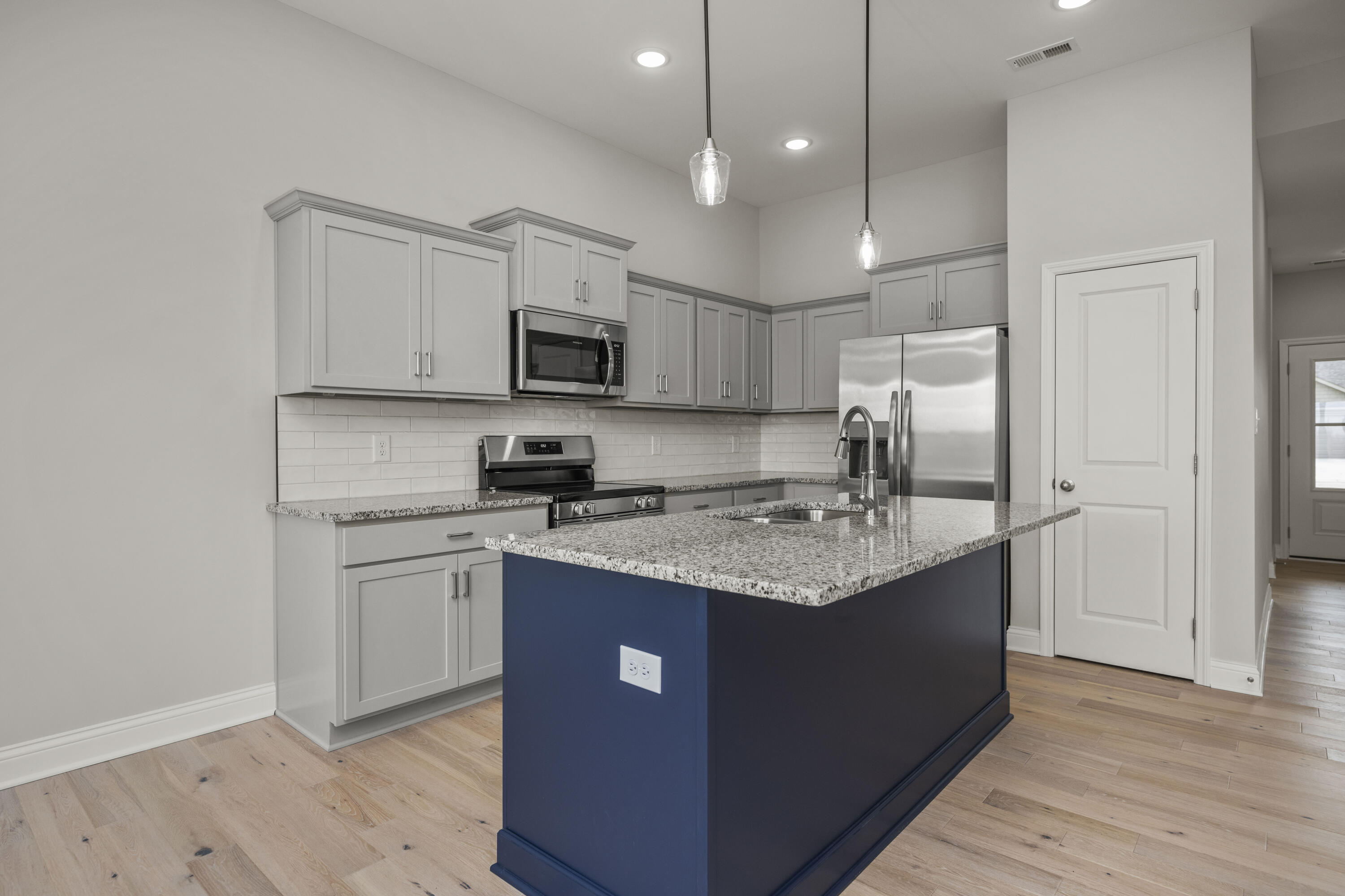 Richmond, Kentucky 40475, United States, 3 Bedrooms Bedrooms, ,2 BathroomsBathrooms,Residential,Pending,172694