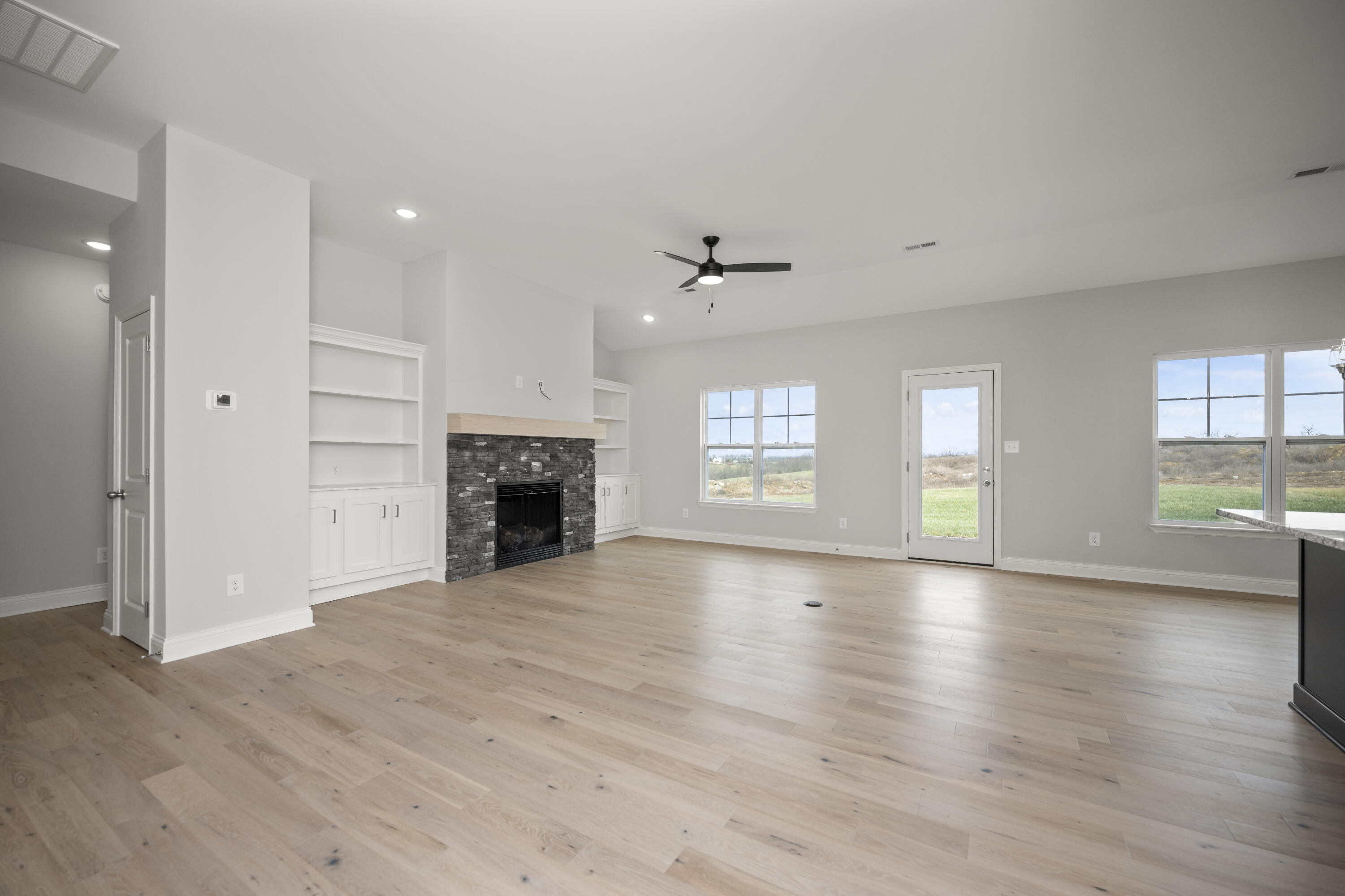 Richmond, Kentucky 40475, United States, 3 Bedrooms Bedrooms, ,2 BathroomsBathrooms,Residential,Pending,172694