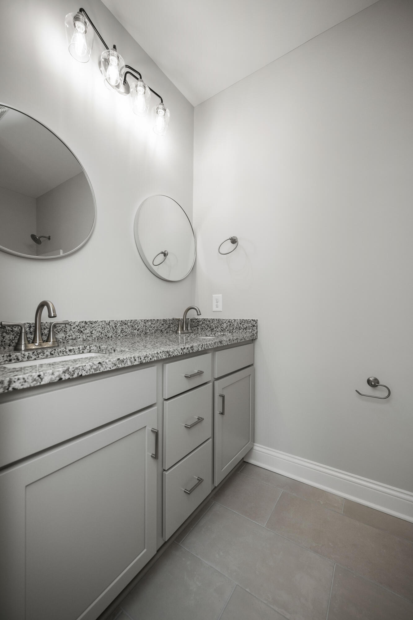 Richmond, Kentucky 40475, United States, 3 Bedrooms Bedrooms, ,2 BathroomsBathrooms,Residential,Pending,172694